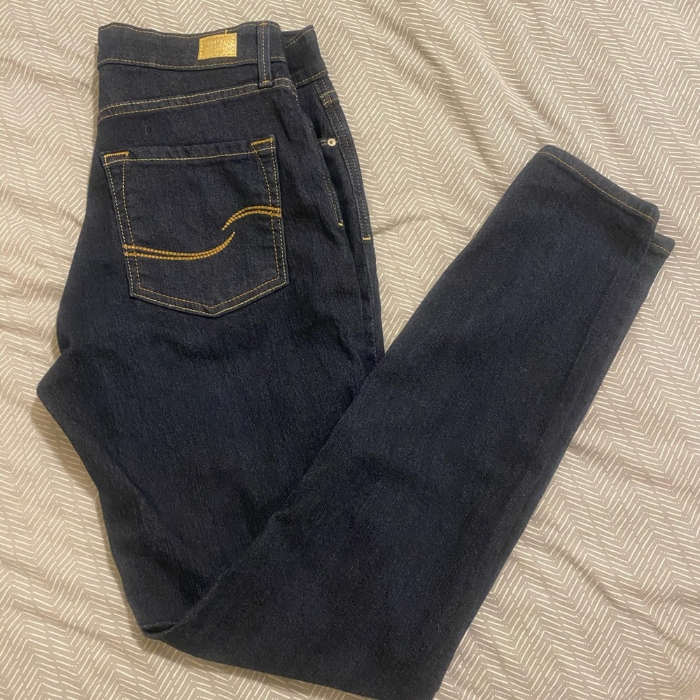 Levi’s totally shaping skinny jeans size 6